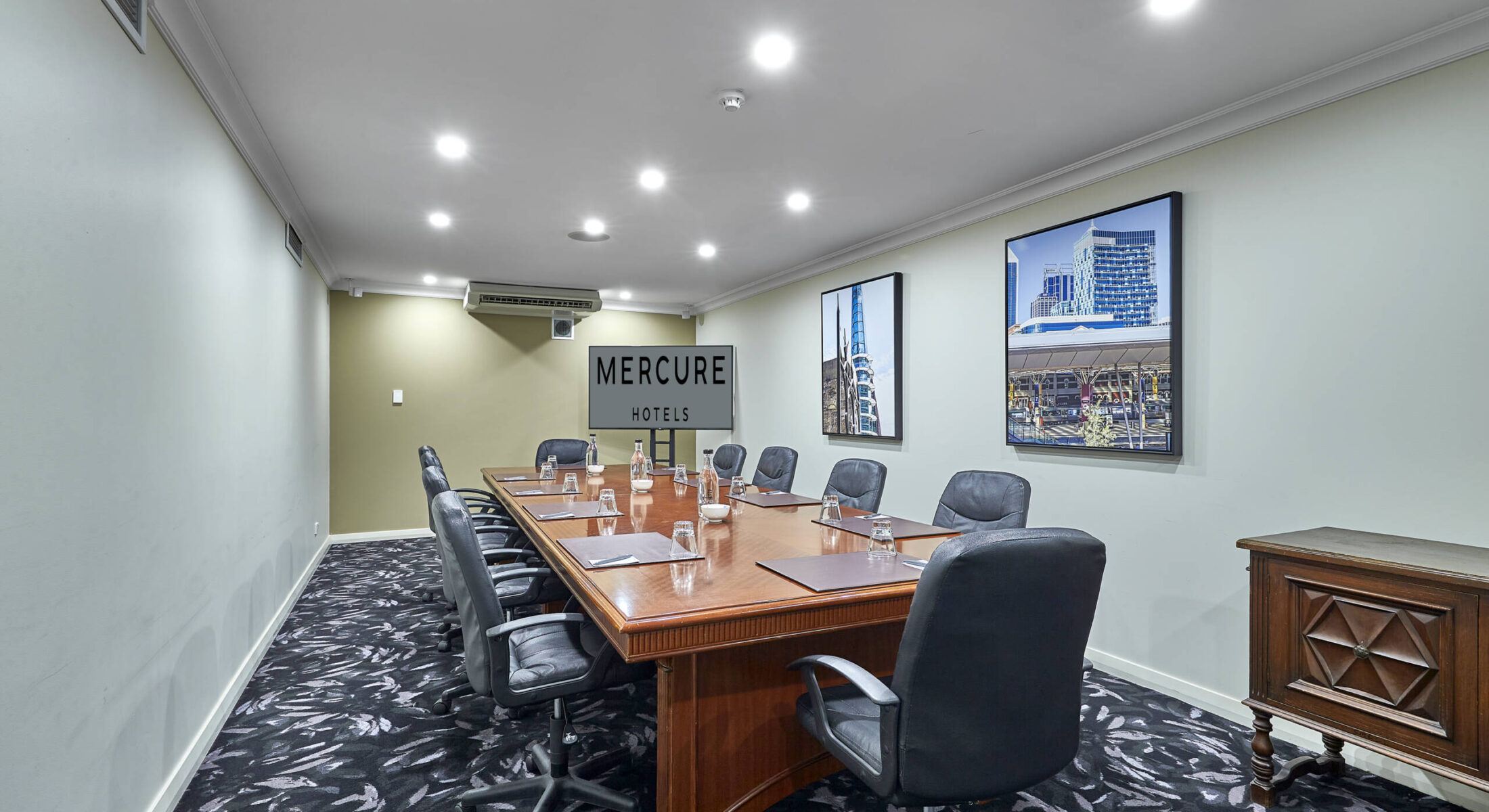 Boardroom Mercure Perth on Hay